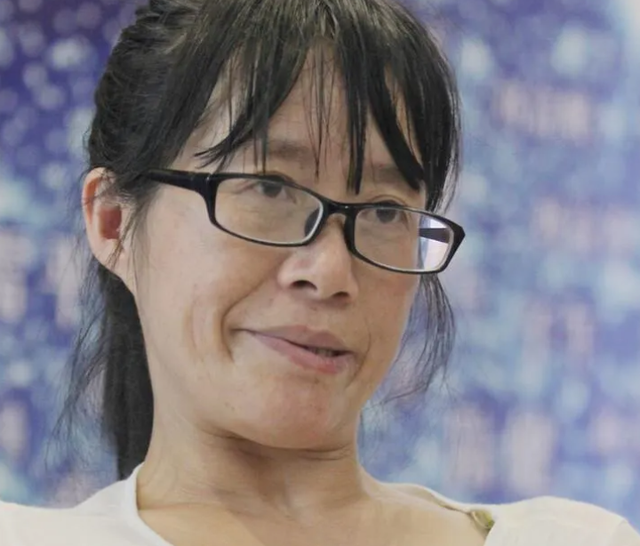 余秀华|余秀华行情大涨，分手后被鱿鱼才子写信公开求爱，网友：把握住了