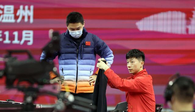 世乒赛|大爆冷！世乒赛男单亚军2：3出局扔毛巾发脾气，国乒男单3人被淘汰