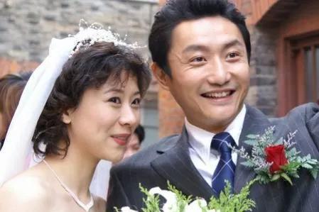 |演员涂岩松: 人帅多金又深情,娶圈外妻子相爱,8年婚姻美满幸福