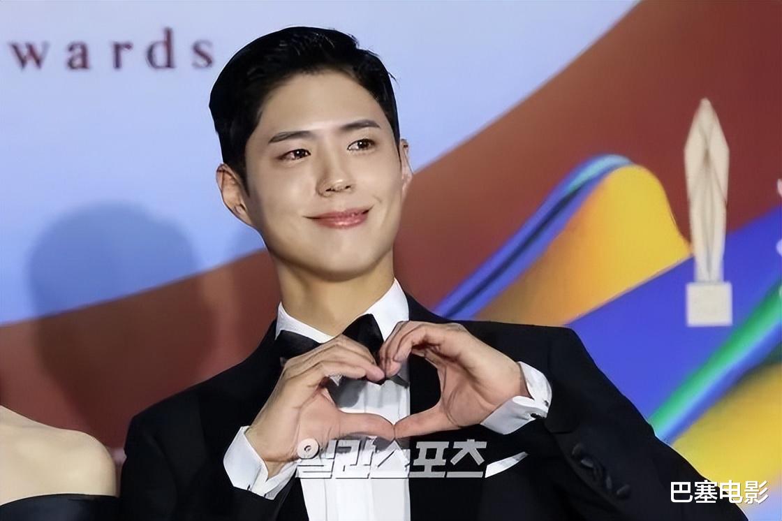 百想大赏红毯：林允儿惊艳，秀智美貌被束缚，朴宝剑腮肿了两个大