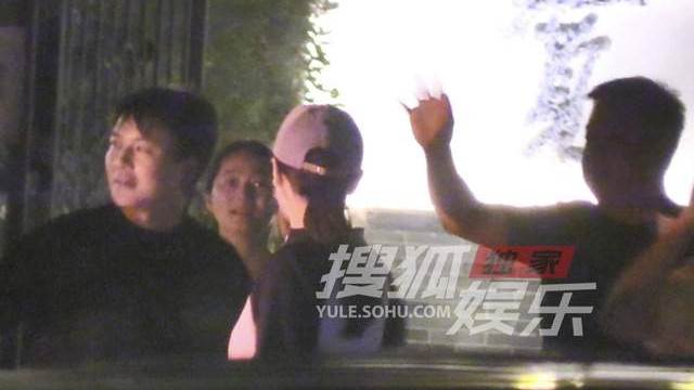 宋佳|41岁宋佳与名导男友甜蜜约会，深夜同回爱巢，感情稳定疑好事将近