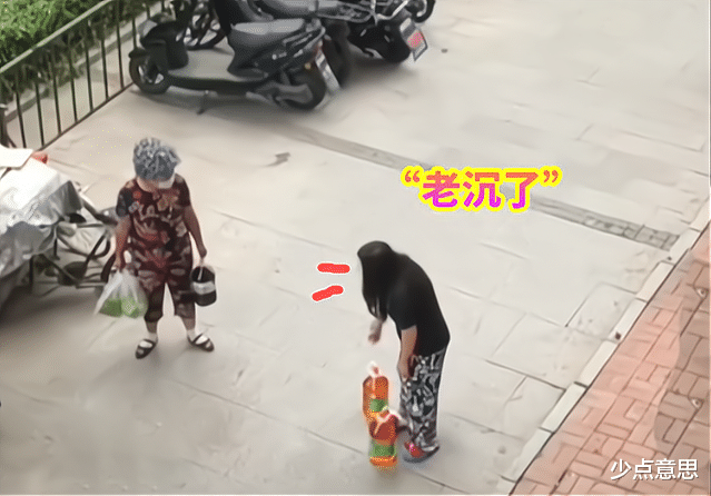 吉林:27岁女子拎不动2桶油,遭72岁奶奶吐槽:“你啥也不是”