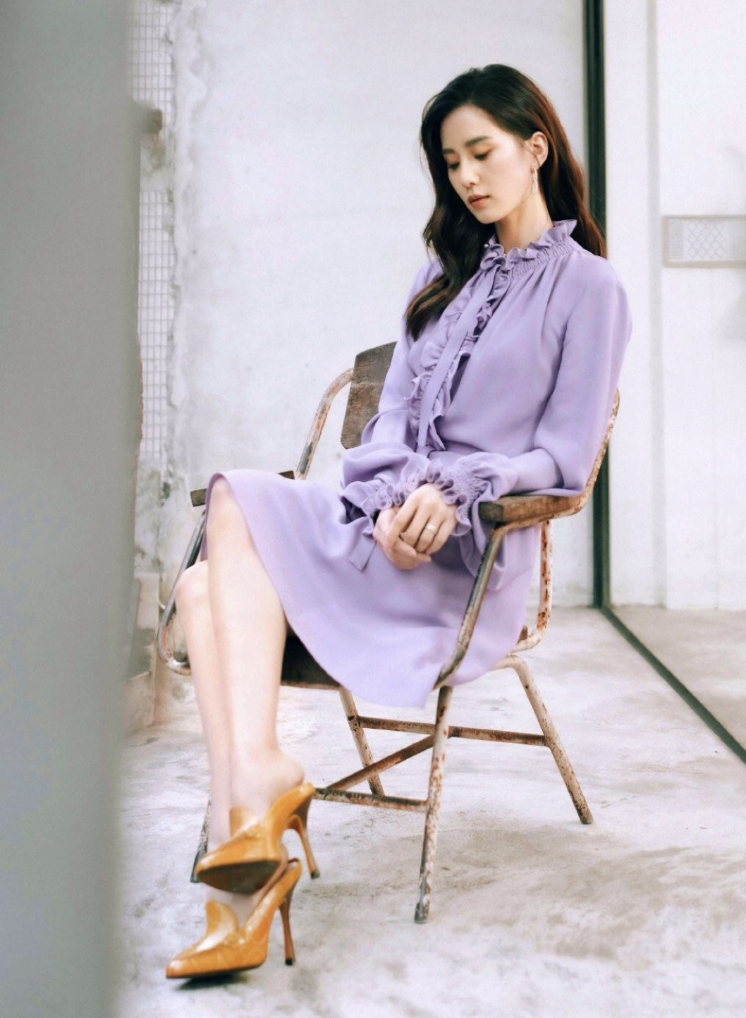 雪纺|刘诗诗气质真好!穿薄荷绿雪纺古风裙梳低发髻,看上去温柔又端庄.