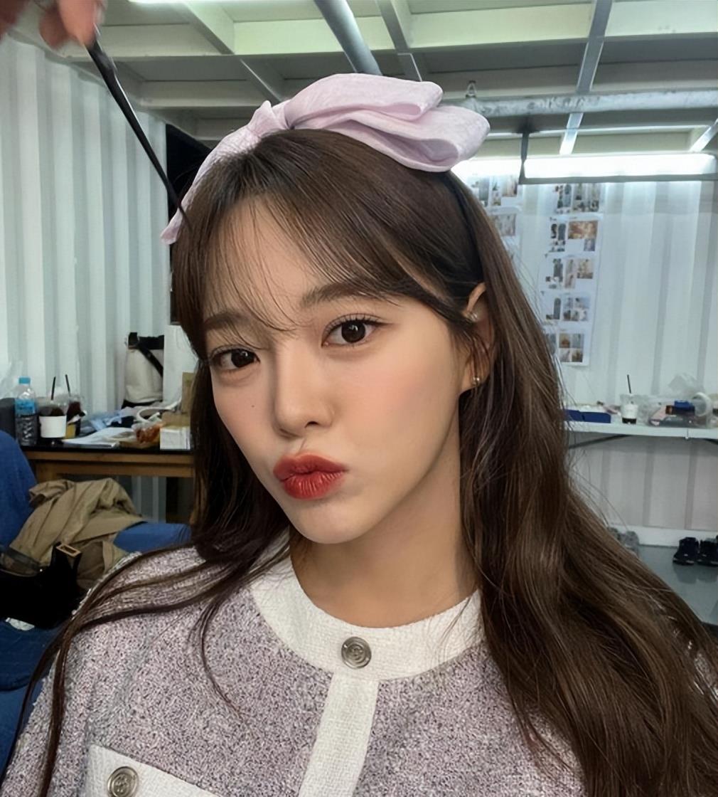 艾玛·斯通 像维生素一样充满新鲜魅力!“衣服姐姐”金世正的穿衣风格探索