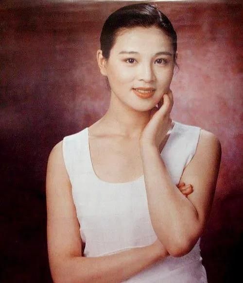 赵明明|演员赵明明，生下女儿后被丈夫抛弃，为了女儿至今未嫁