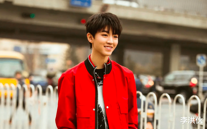 王俊凯|王俊凯假唱事件后又被爆出恋情瓜,对方是大他13岁的女顶流?