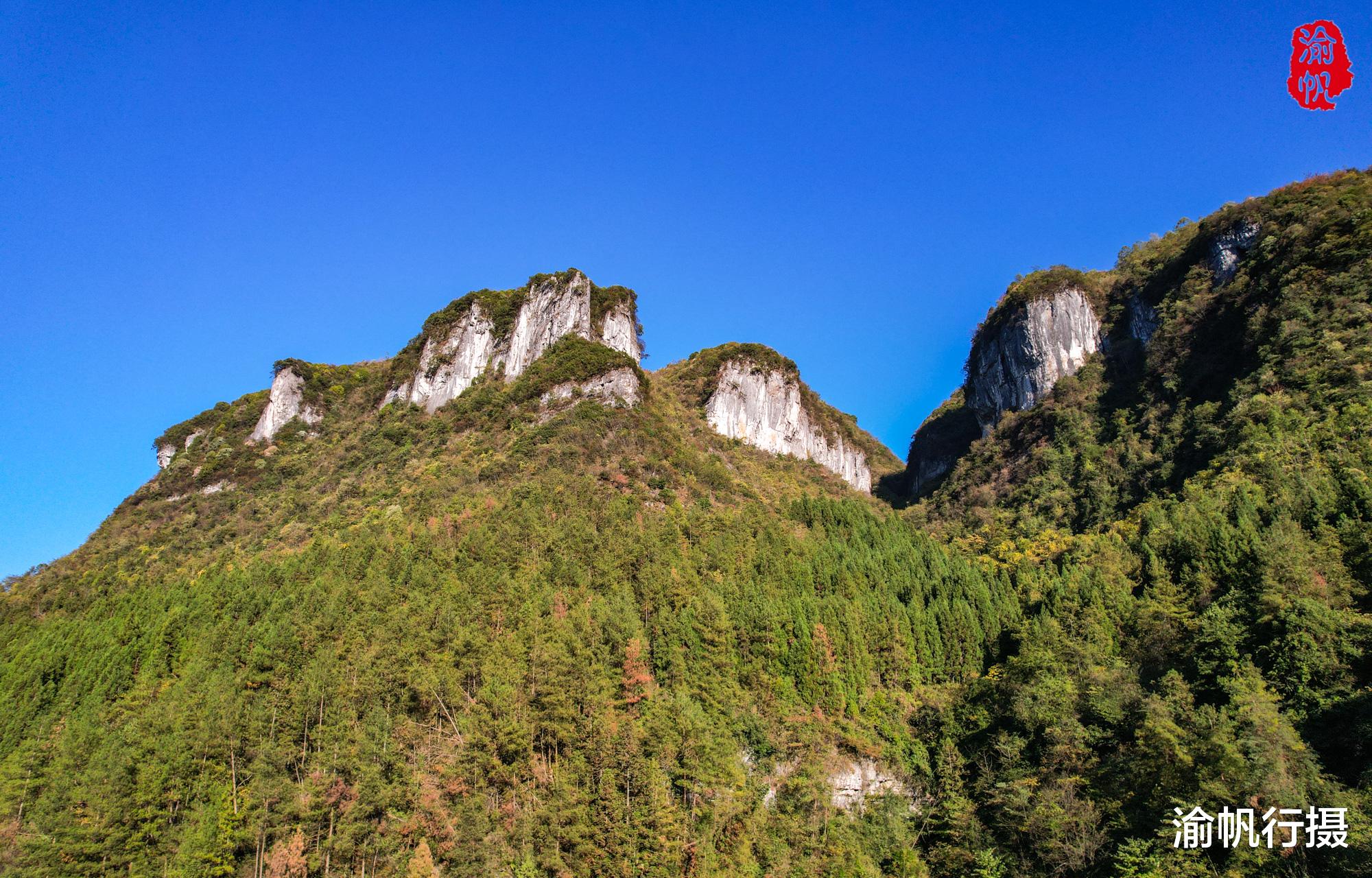徒步|藏在重庆大山里的溶洞餐厅，可容百人就餐，相传曾是古代兵工厂
