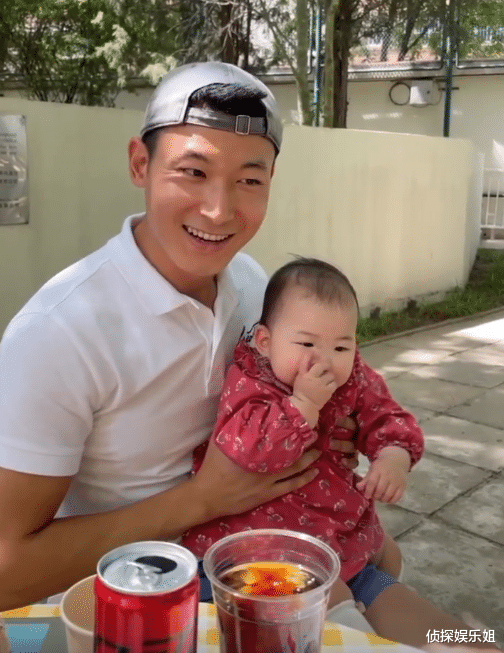 朱珠|朱珠8个月女儿开口叫爸爸，奶声奶气萌翻，王昀佳感动得快哭了
