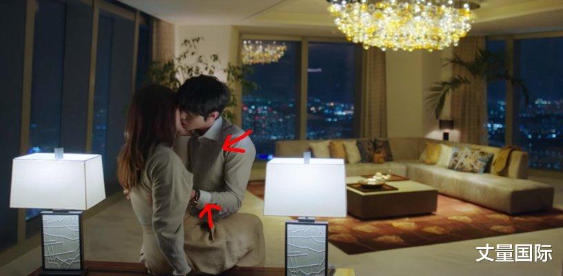 社内相亲|《社内相亲》正片「剪掉没播」5个剧情！这幕吻戏原本还有抱抱？