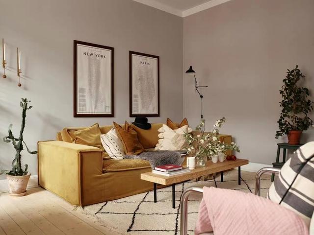 瑞典小姐姐住老破小,布置简单氛围超温馨,一个人过得有滋有味