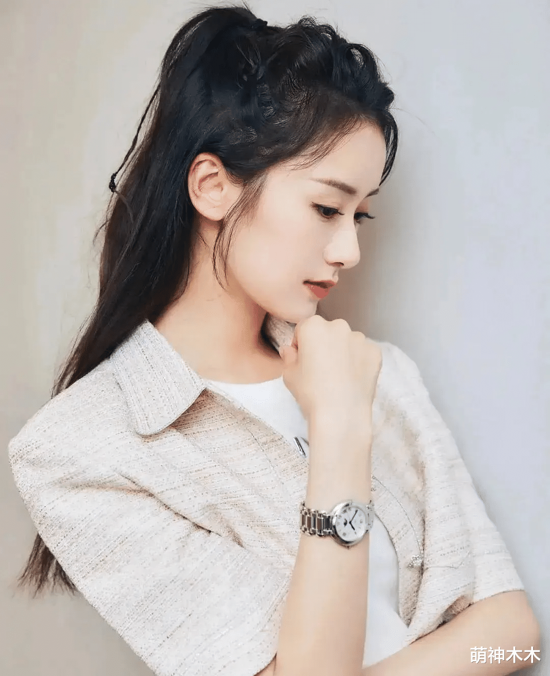 杨紫|新版周芷若状态回春不再水肿，直播还撞脸杨紫，真是造型原因？