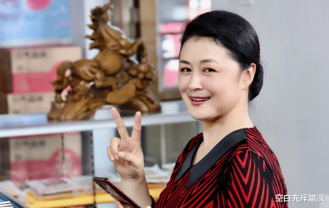 |于月仙周年祭将至，张学松思念亡妻，本山传媒公开谢大脚花絮缅怀