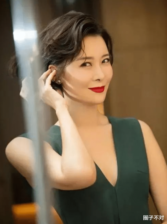 柯蓝|\根正苗红\柯蓝：背景不输韩雪被断言活不过38，情史丰富至今未婚