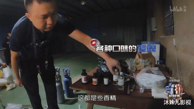 播放破亿,醉酒全裸男子被猥亵,36岁女子犯“花痴”骚扰年轻小伙