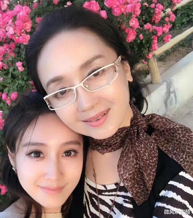 杨洁|“高小姐”魏慧丽:长得美,嫁武生老师恩爱一生,与女儿似姐妹花