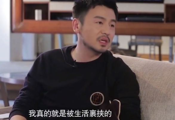 雷佳音|雷佳音被经纪人安排48小时连轴工作，愤怒删除对方微信，以示抗议