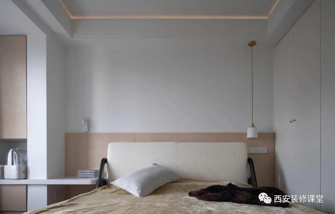 当床头柜淘汰以后,卧室变得更实用