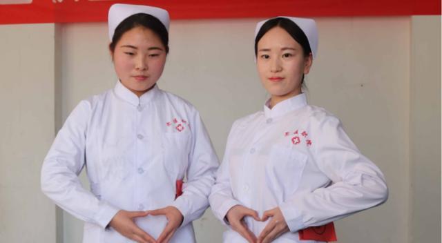 教师|高考二本分数的女生,志愿选学护理还是师范?未来差距有点大