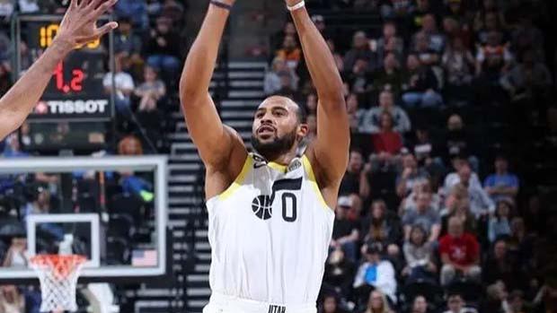 太菜了！22分钟6分，五战四场得分个位数，难怪湖人要交易你