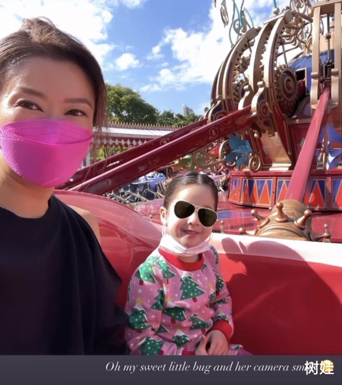 谢婷婷|谢婷婷低调回香港探亲，母女游玩迪士尼，3岁女儿初到香港很开心