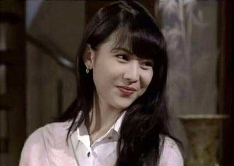 蔡少芬|刘銮雄形容蔡少芬：她是我见过最听话的女孩，命苦摊上个烂赌的妈