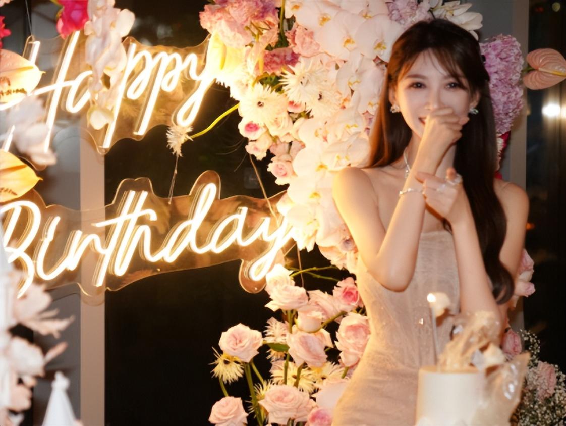 黄晓明|黄晓明回应私生子传闻,间接坐实与叶珂恋情,女方因心虚关闭账号