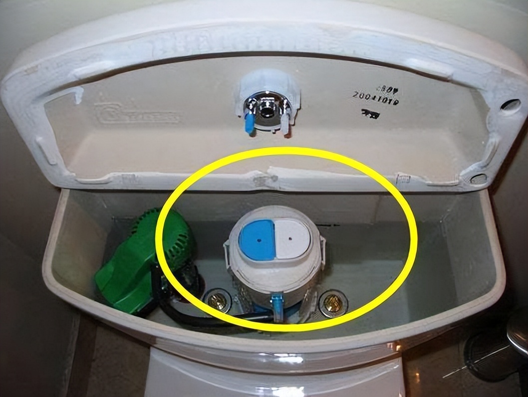 马桶上两个“按钮”有区别吗?这么简单的问题,知道的人却不多!