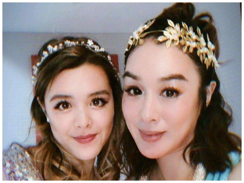 水果 钟丽缇13岁二女儿近照引关注！化妆美甲打扮成熟，高颜值太像妈妈