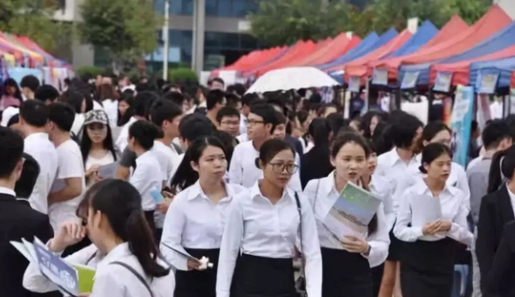 中国石油天然气集团|中国石油公开招聘了,工资可达8000元左右,有三类毕业生较吃香