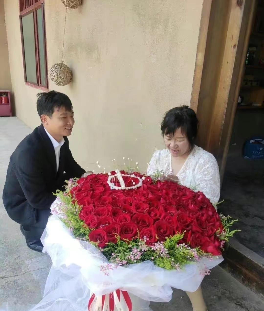 余秀华|余秀华被家暴要离婚：第一次见面就开房，各有所图的婚姻走到头了