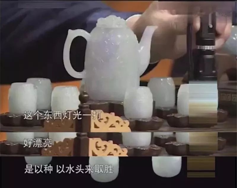 翡翠|公婆送儿媳一套翡翠茶壶，10年后价值竟翻了20倍！