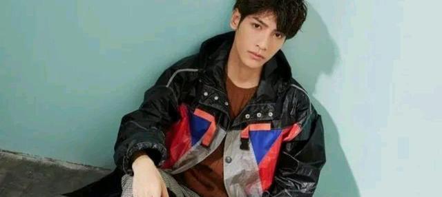 罗云熙|任嘉伦罗云熙是“瘦星”,罗云熙瘦到撑不起戏服,任嘉伦仅110斤