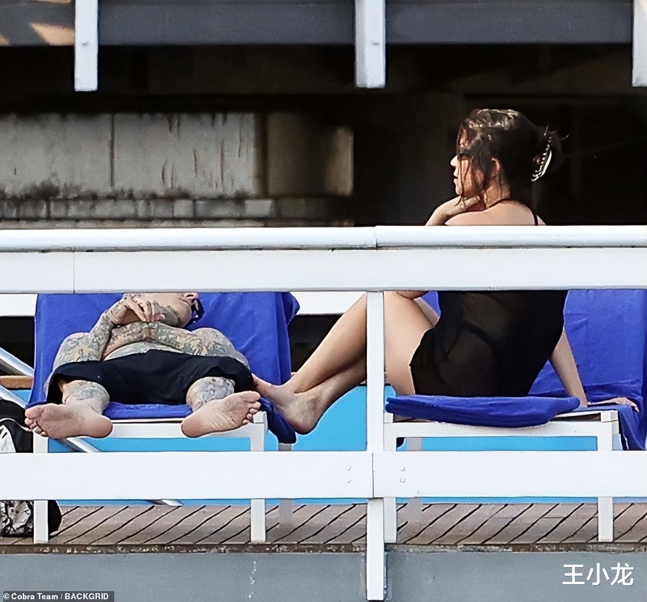 金·卡戴珊|42岁卡戴珊大姐穿透视小黑裙,和未婚夫湖畔谈情,拼四胎越发丰腴