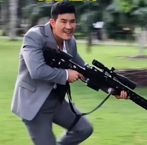 谢孟伟|嘎子哥表情亮了，他以前演八路，现在直接成了“八格牙路”