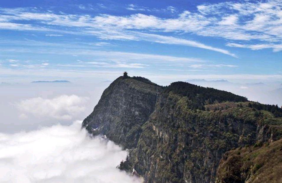 峨眉山|法国游客拍到四川“峨眉山”照片,引起热议:简直是大自然的馈赠