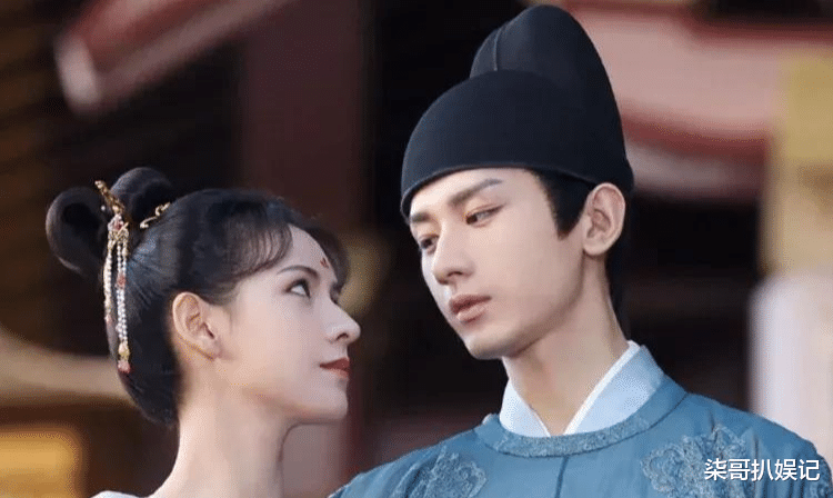 迪丽热巴|CP感真的很奇怪，有人举止亲密如陌生人，有人一个眼神满屏甜蜜