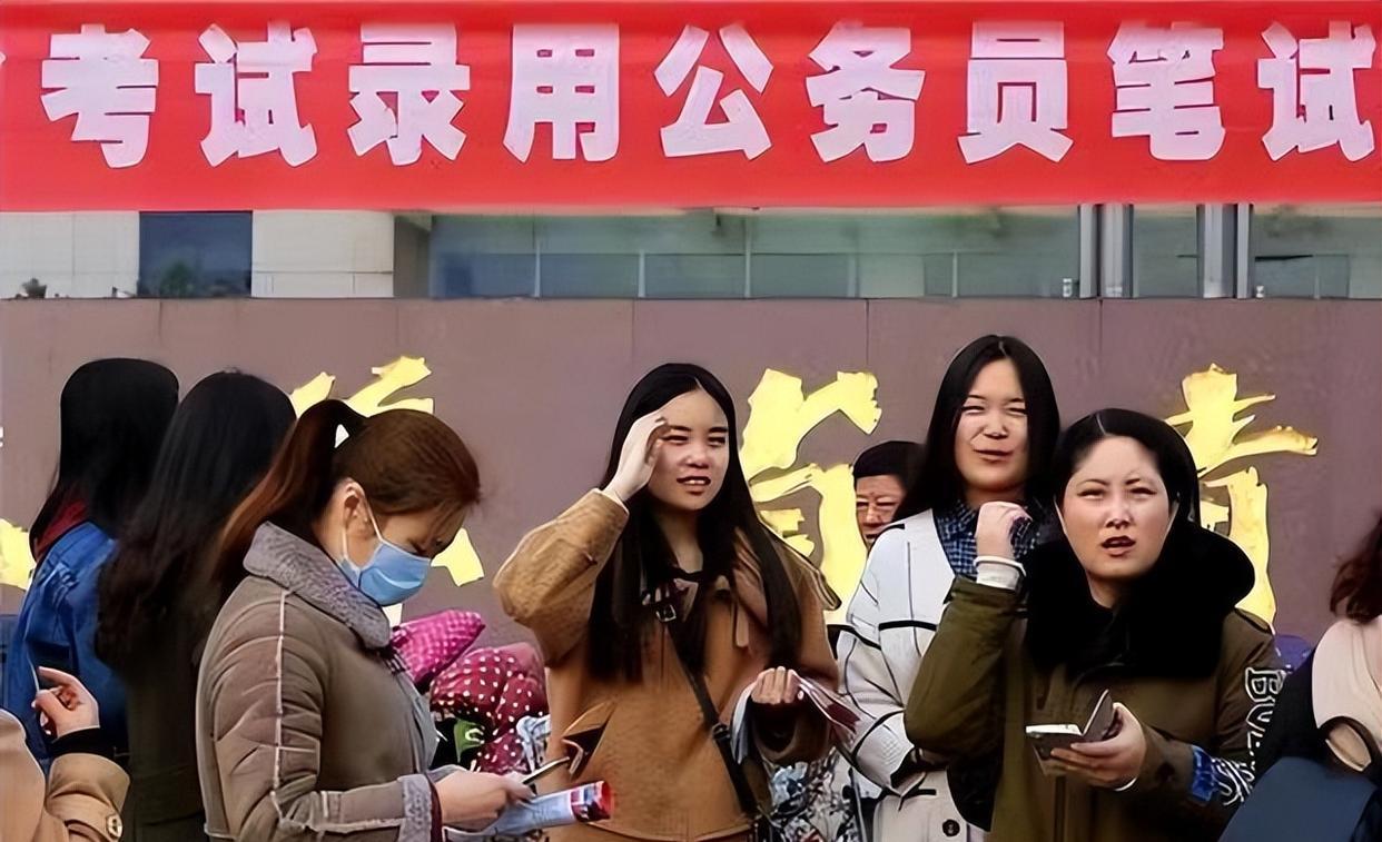 成都|成都两干部不雅聊天后续:有关部门介入调查,疑似男领导简历下架