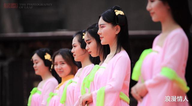 横店|横店群演现状:年轻美女随处可见,懒汉光棍扎堆,人人渴望成明星