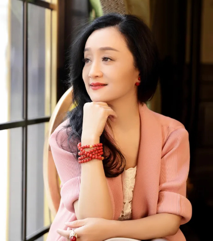 杨昆|60岁杨昆在地里跳广场舞，社保2500也很快乐，自曝无儿无女很后悔