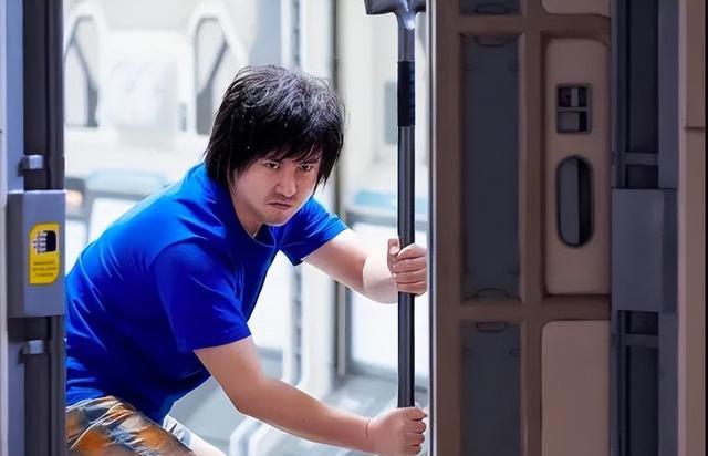 独行月球|《独行月球》彩蛋全解析，除了片尾彩蛋，还有10大隐藏彩蛋