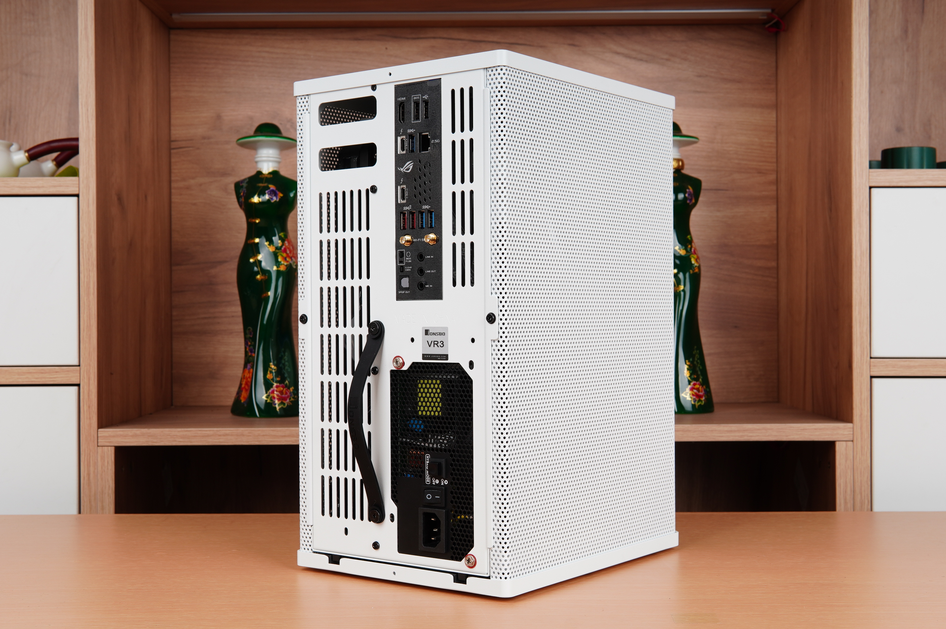 VR|非常像某種家里角落常見的籮筐，喬思伯VR3裝機實測