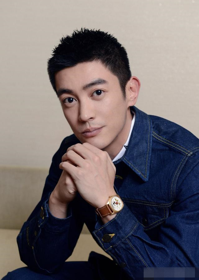 有一个男演员的脸引争议了 , 还说这是一张正剧脸 , 端端正正浓眉大眼