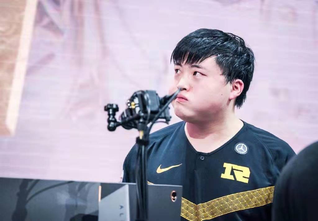 Uzi|RNG的合同又出问题了！冠军打野也牵扯其中，Uzi或成最大赢家？