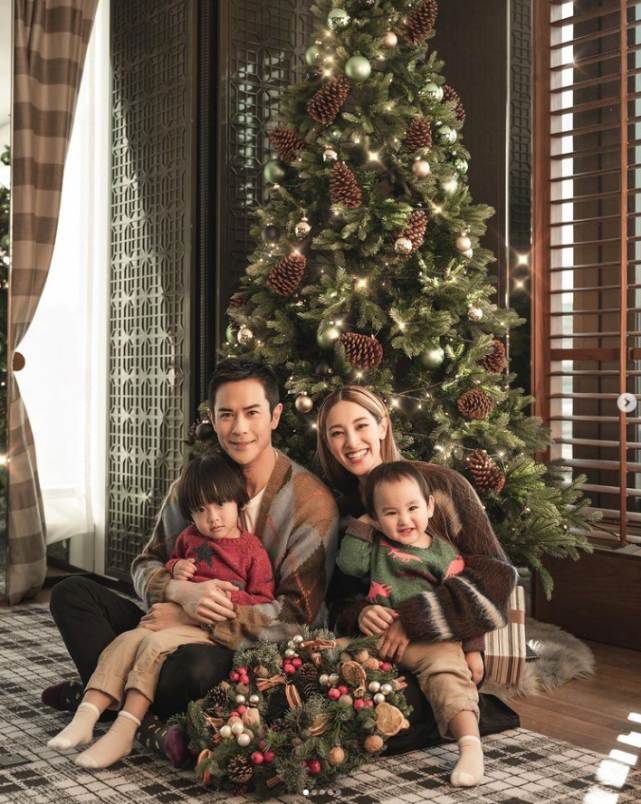 |郑嘉颖娇妻晒全家福庆祝母亲节，陈凯琳获老公喂食满脸幸福，两子颜值高