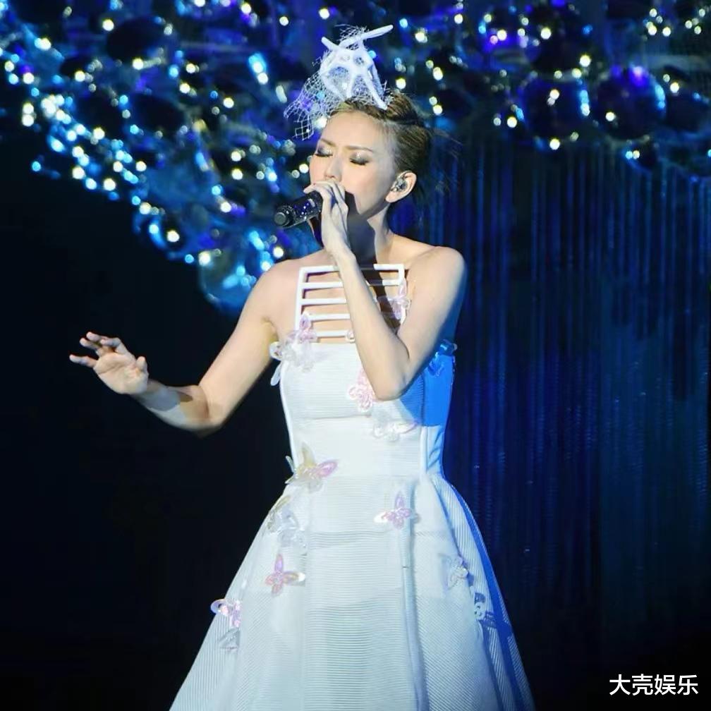 孙燕姿|情怀的力量!孙燕姿线上唱聊会破刘德华记录,观看人次达2.4亿