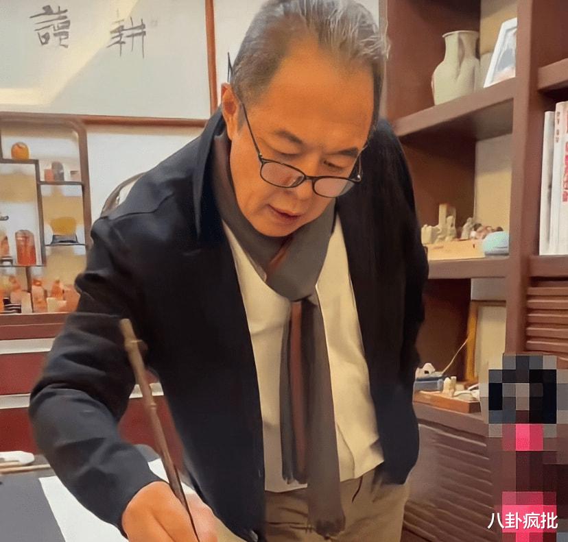 张铁林|老家伙张铁林吃相难看!用脚点评他人书法,私生活混乱不堪!