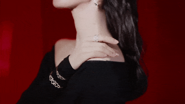 刘诗诗|刘诗诗穿V字领黑裙秀优越肩颈线 光影衬托优雅气质