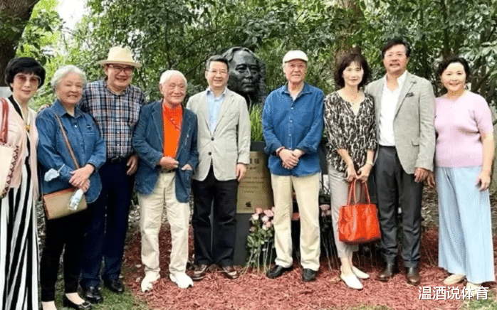 胡静|孙道临女儿向上影捐赠父亲铜像