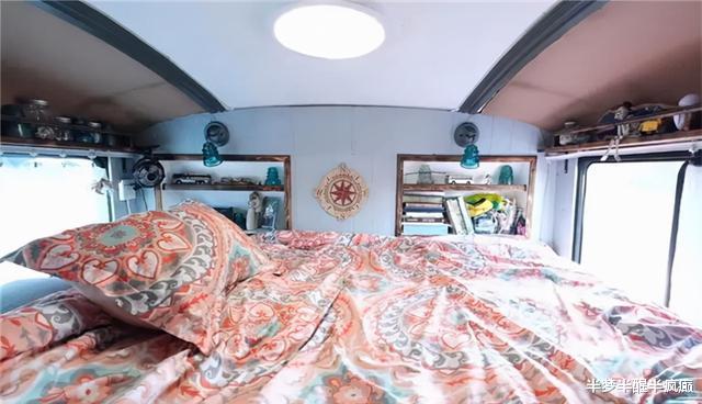 房车|一家四口低价买下废弃公交车，挤在26㎡面积中，一住就是4年