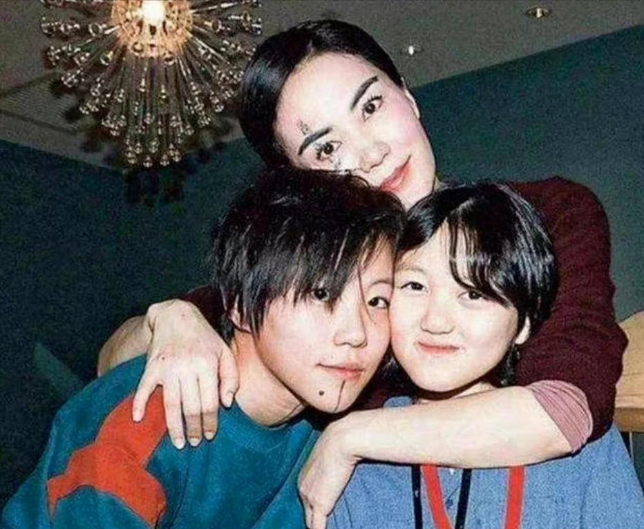 郭碧婷|京圈大导失势?郭碧婷连综艺也不上了?王菲放纵李嫣乱玩?